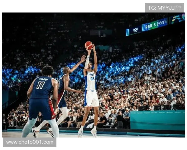 文班亚马篮下强势封盖卡明斯基震撼全场引发热议