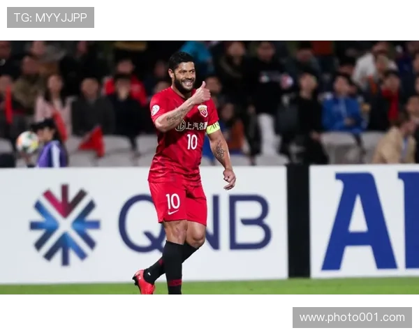 李刚仁手球送点球机会布雷斯特点球滑倒错失良机